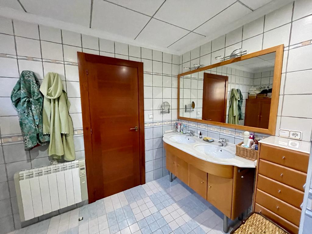 Pool area in villa for sale in Albatera