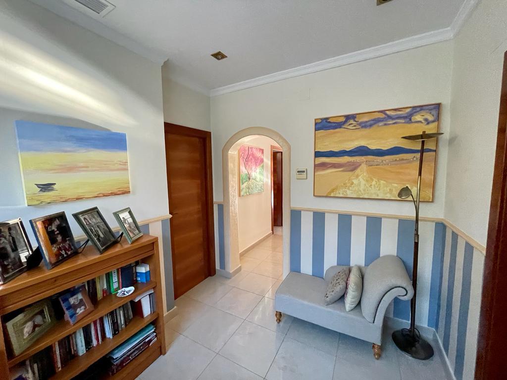 Bedroom in villa for sale in Albatera