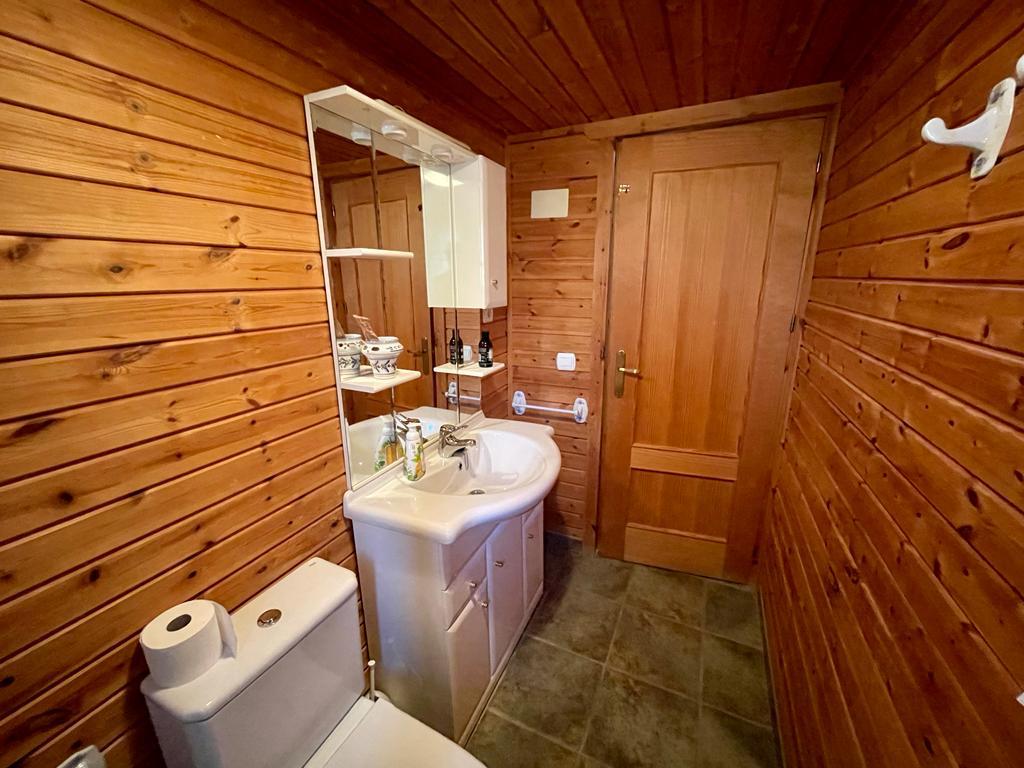 Bedroom in villa for sale in Albatera