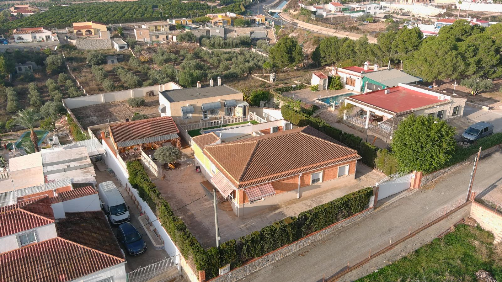 Garden in villa for sale in Albatera