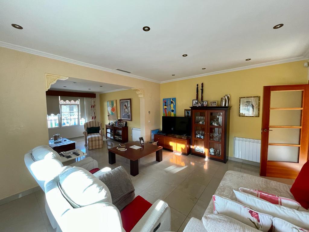 Garden in villa for sale in Albatera
