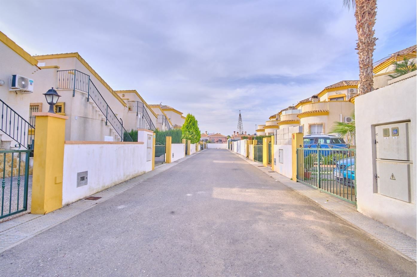 Bedroom in villa for sale in Los Montesinos