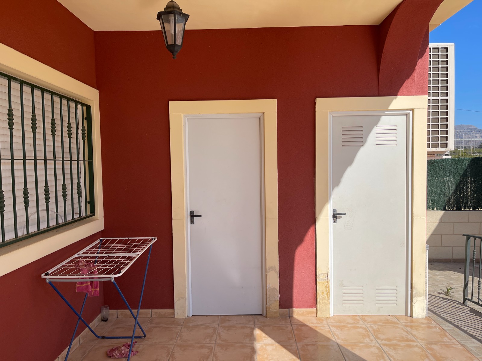 Master bedroom in villa for sale in Albatera