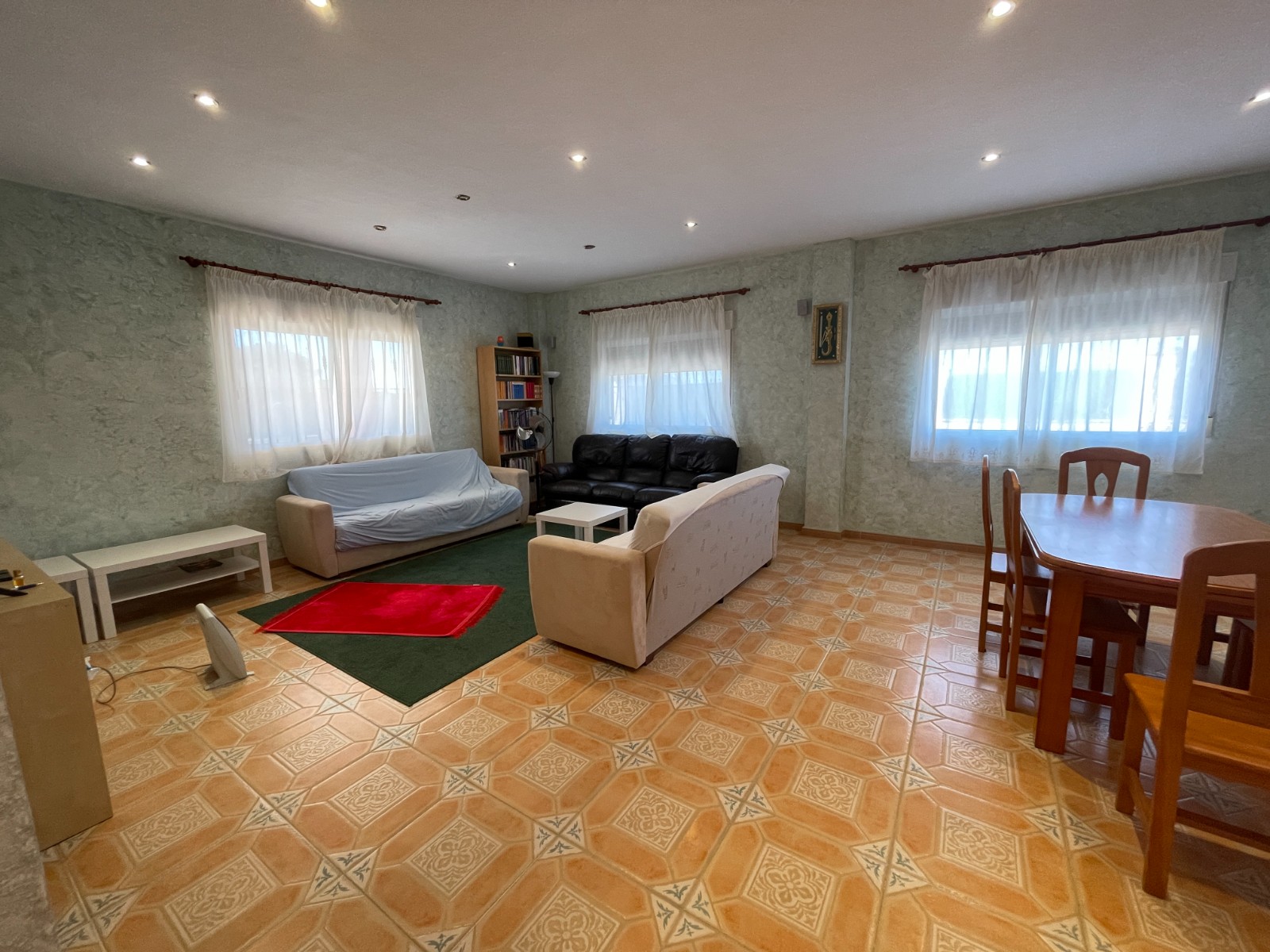 Bedroom in villa for sale in Albatera