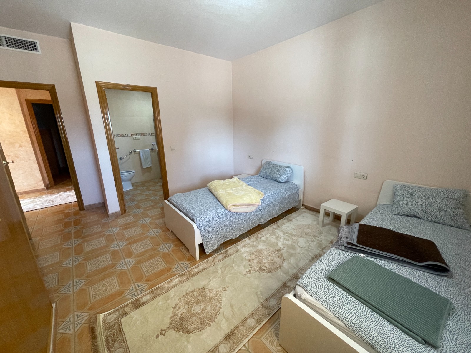 Master bedroom in villa for sale in Albatera