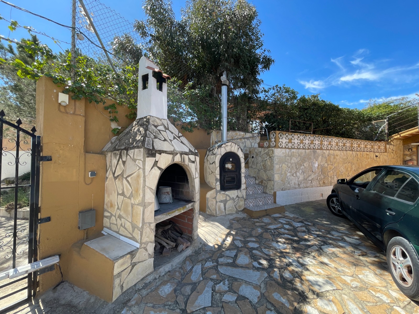 Master bedroom in villa for sale in Guardamar del Segura