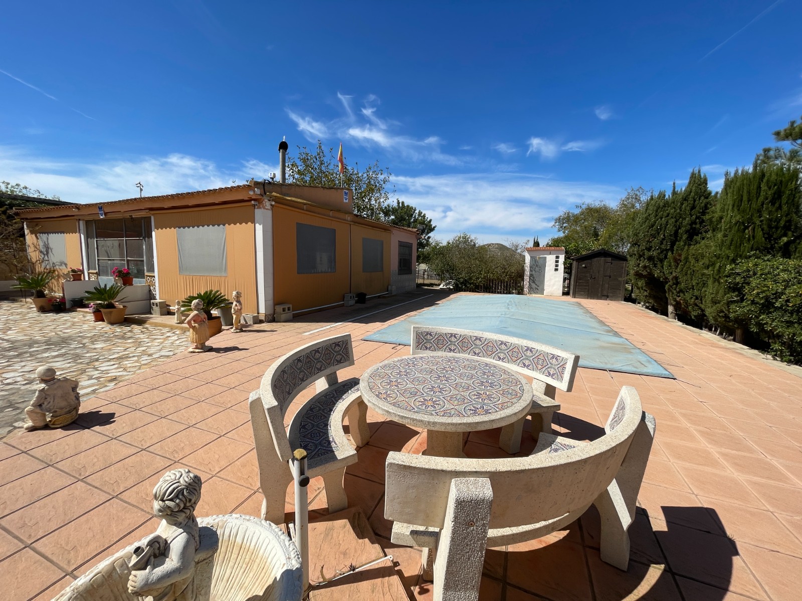 Terrace in villa for sale in Guardamar del Segura