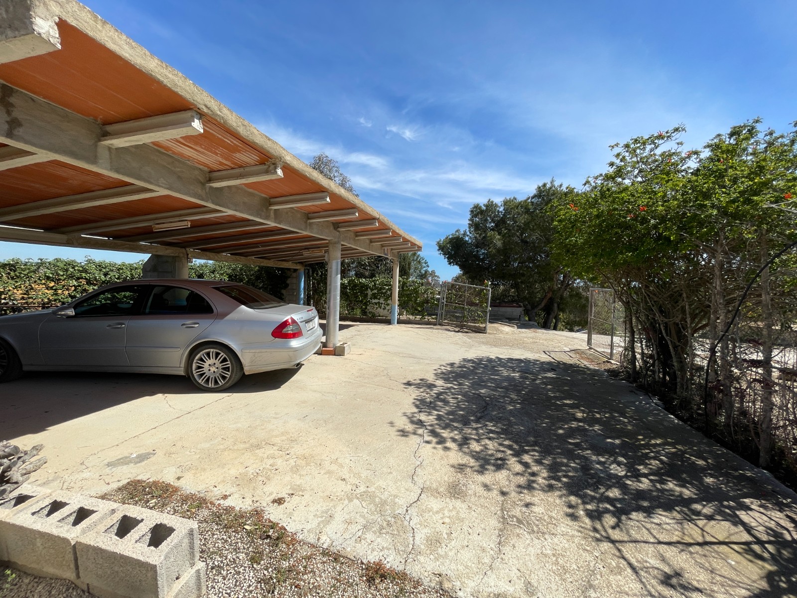 Pool area in villa for sale in Guardamar del Segura