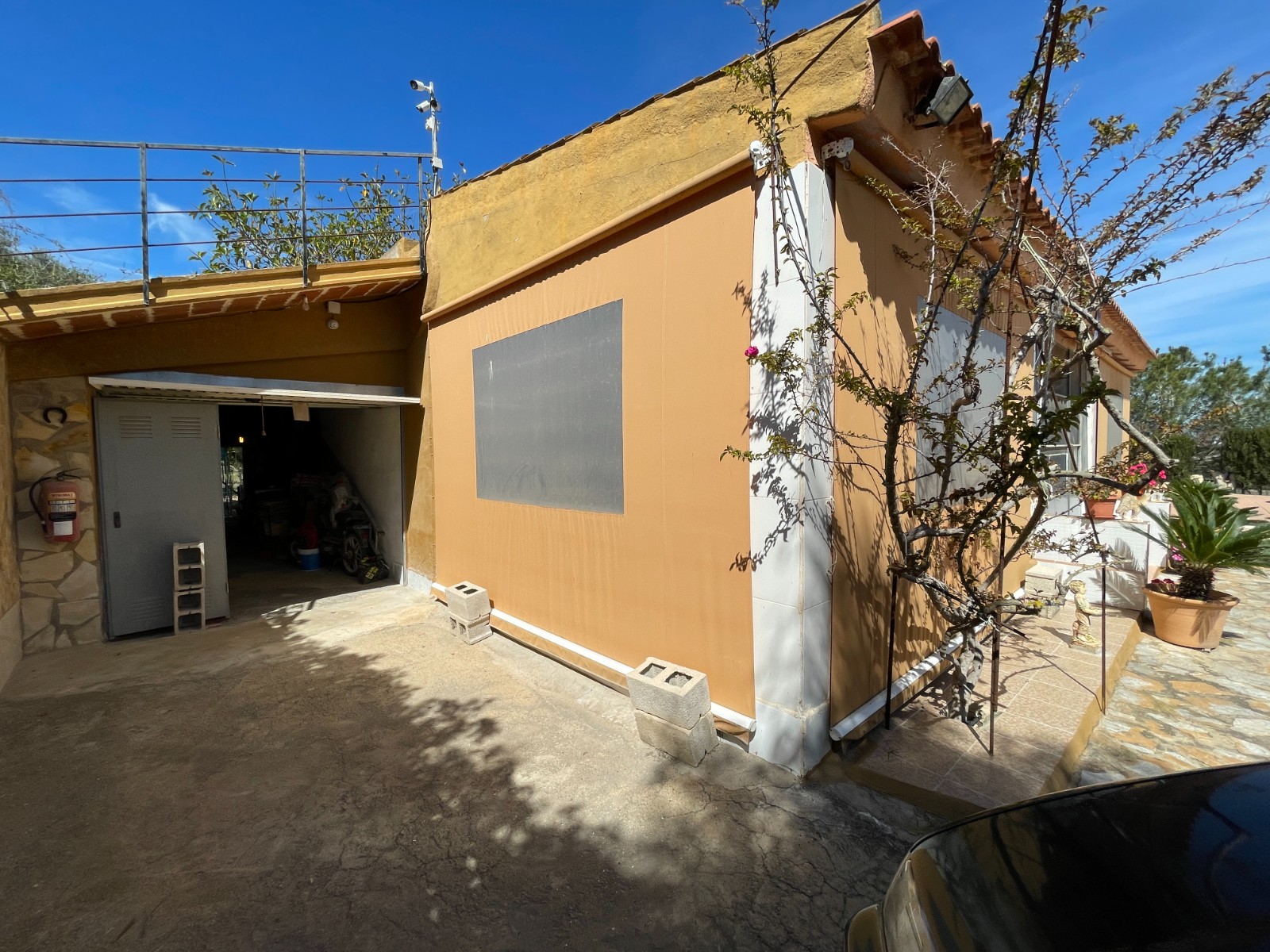 Garden in villa for sale in Guardamar del Segura