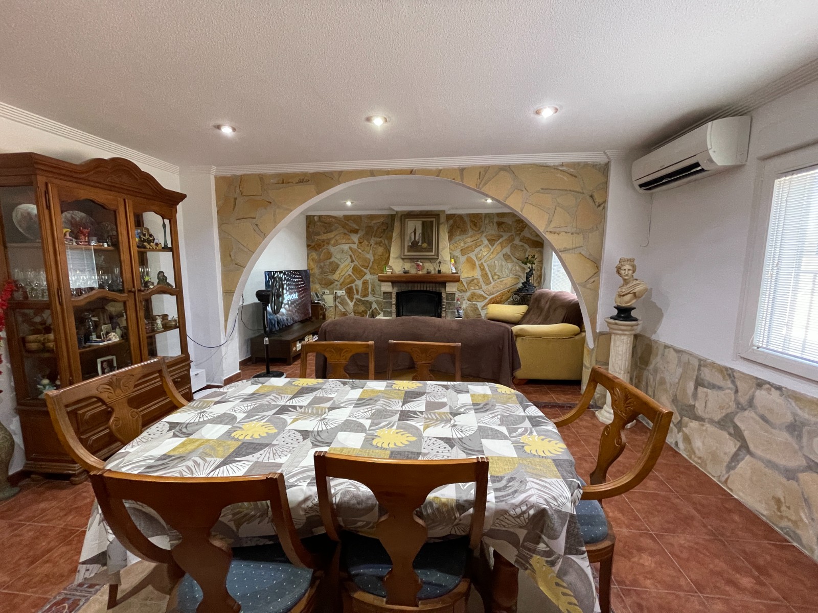 Living room in villa for sale in Crevillent