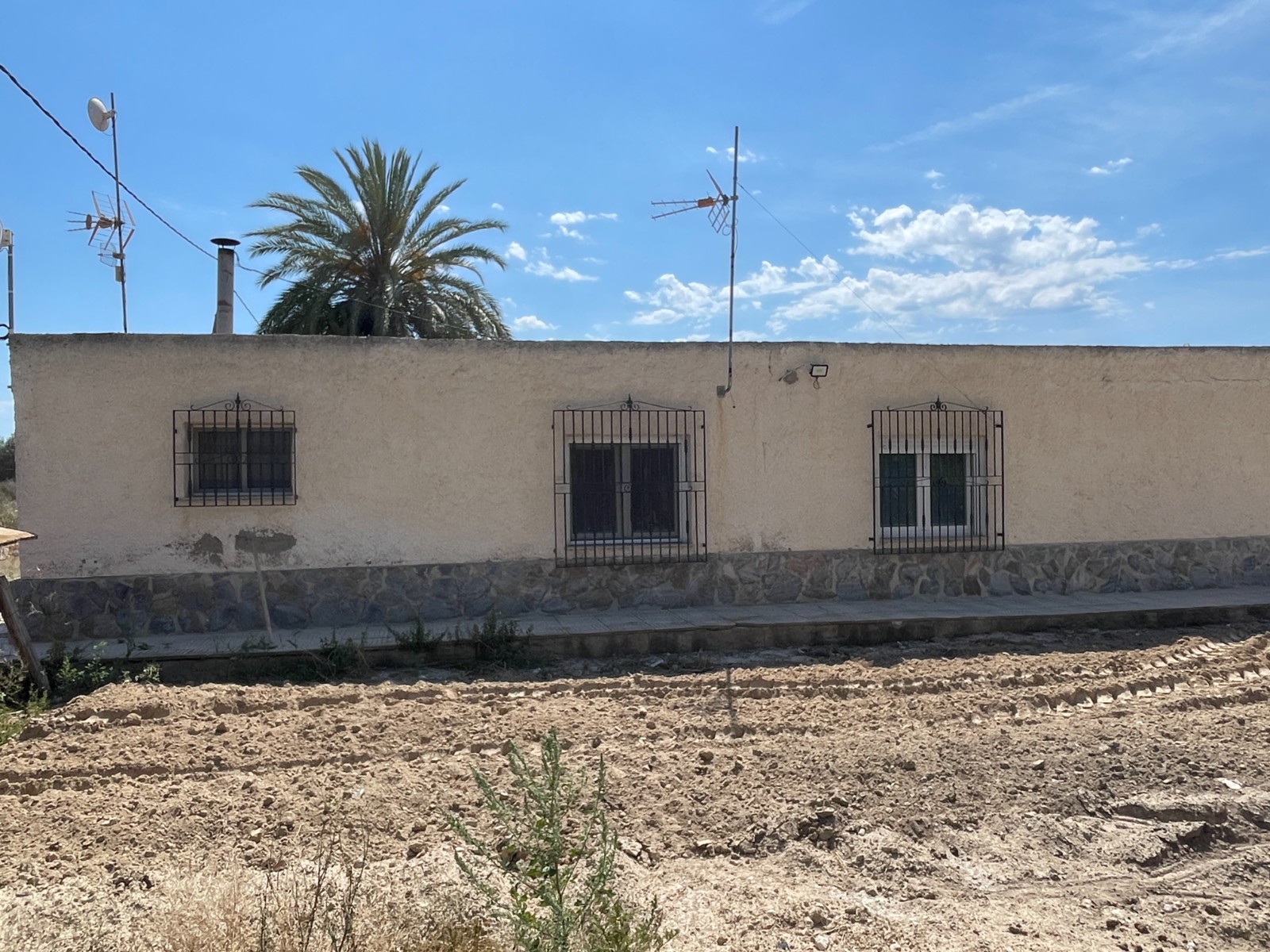 Bathroom in villa for sale in Crevillent