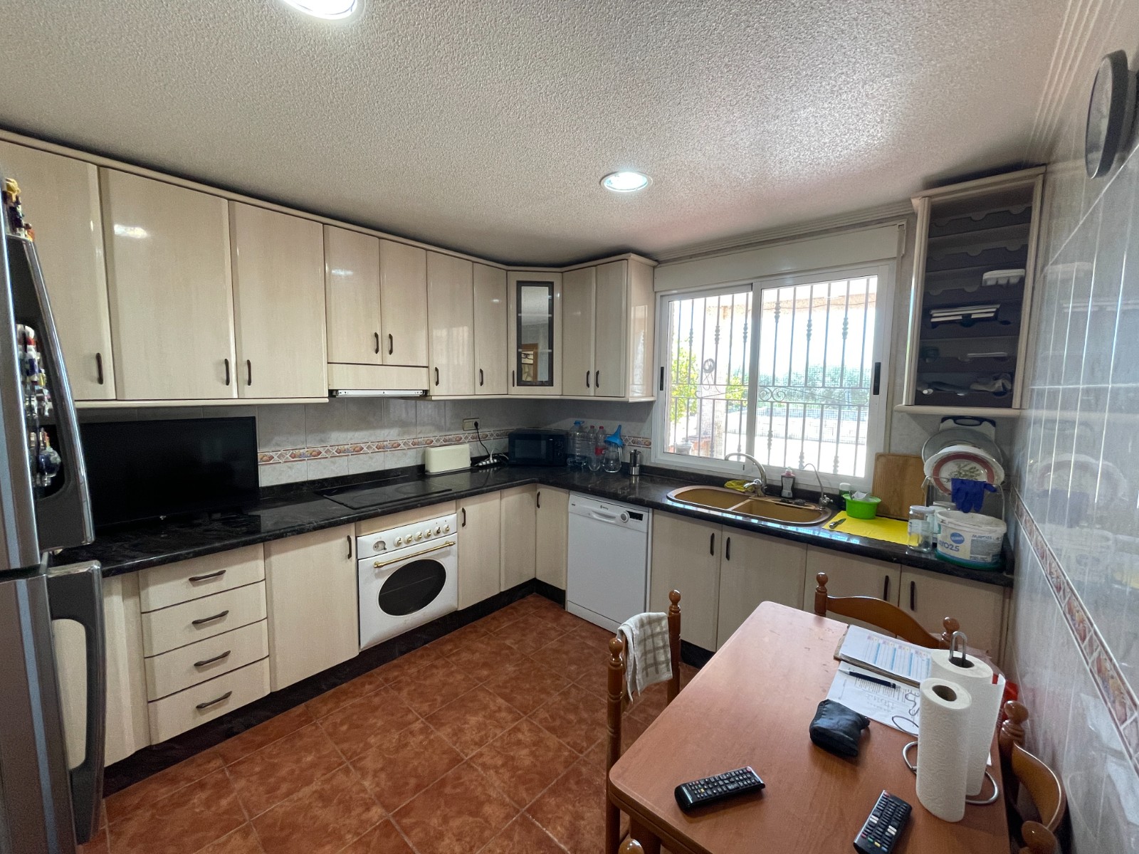 Master bedroom in villa for sale in Crevillent