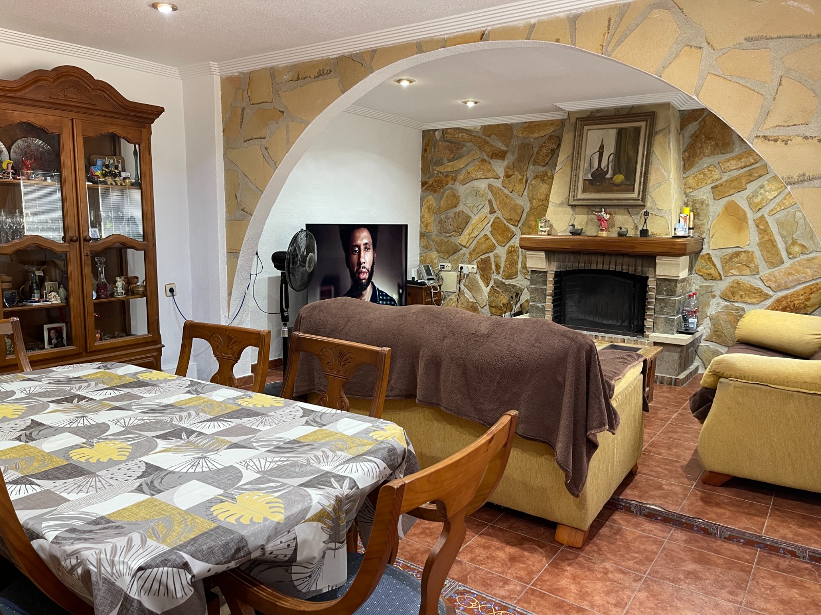 Pool area in villa for sale in Crevillent
