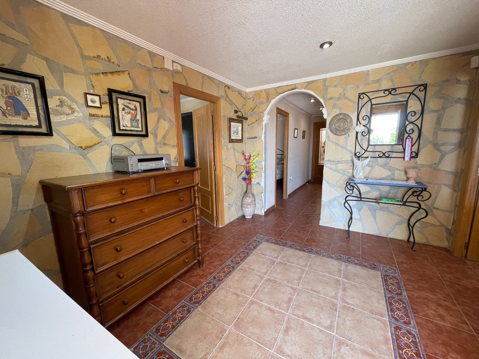 Pool area in villa for sale in Crevillent