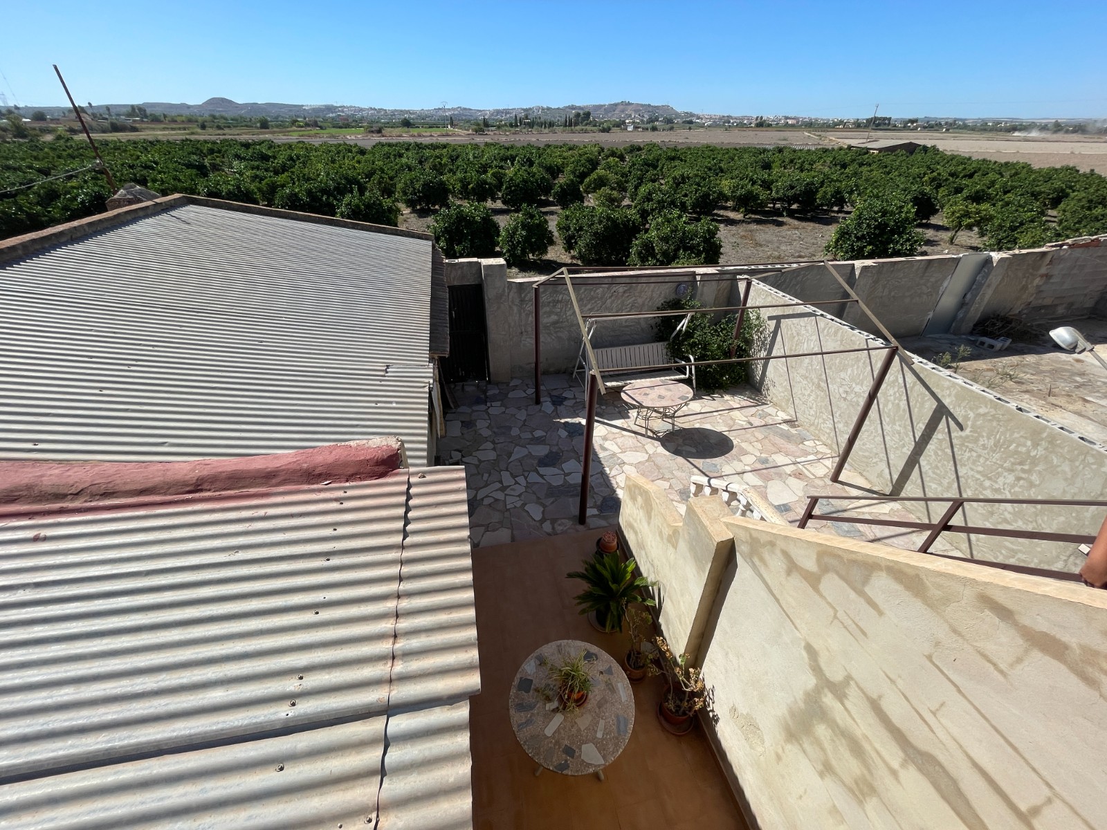 Fully Equipped Ground Floor House with Patio and Terrace We present a cozy ground floor town house,