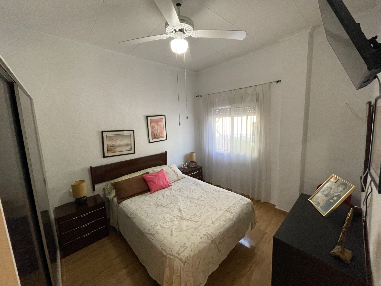 Fully Equipped Ground Floor House with Patio and Terrace We present a cozy ground floor town house,