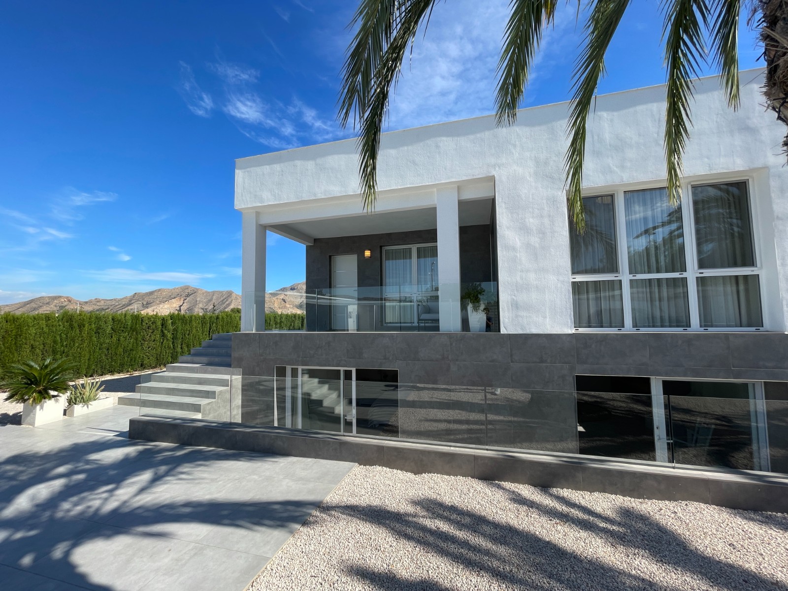 Garden in villa for sale in Orihuela