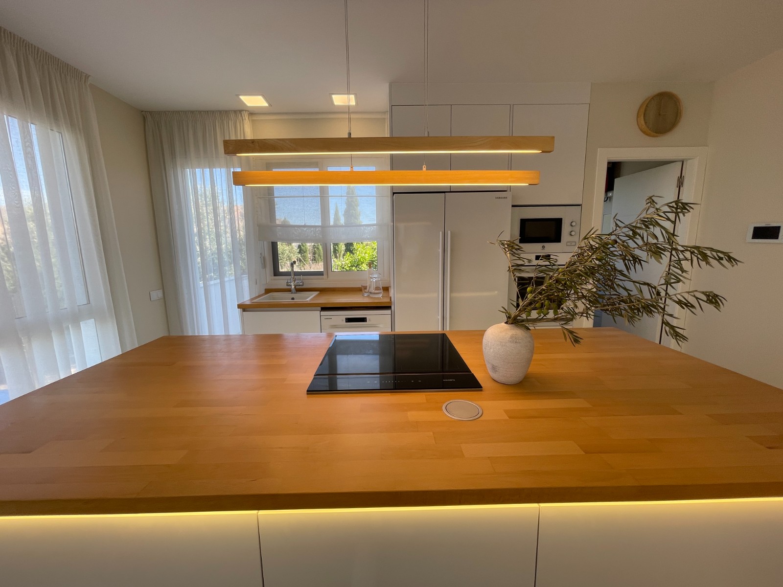 Pool area in villa for sale in Orihuela