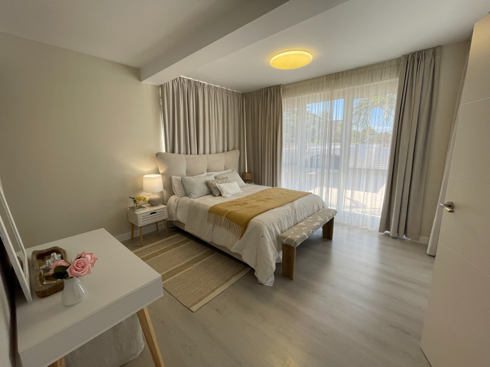Bedroom in villa for sale in Orihuela