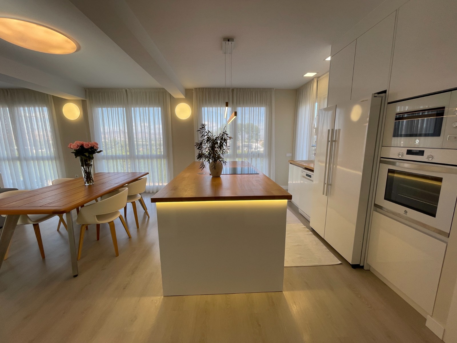 Pool area in villa for sale in Orihuela