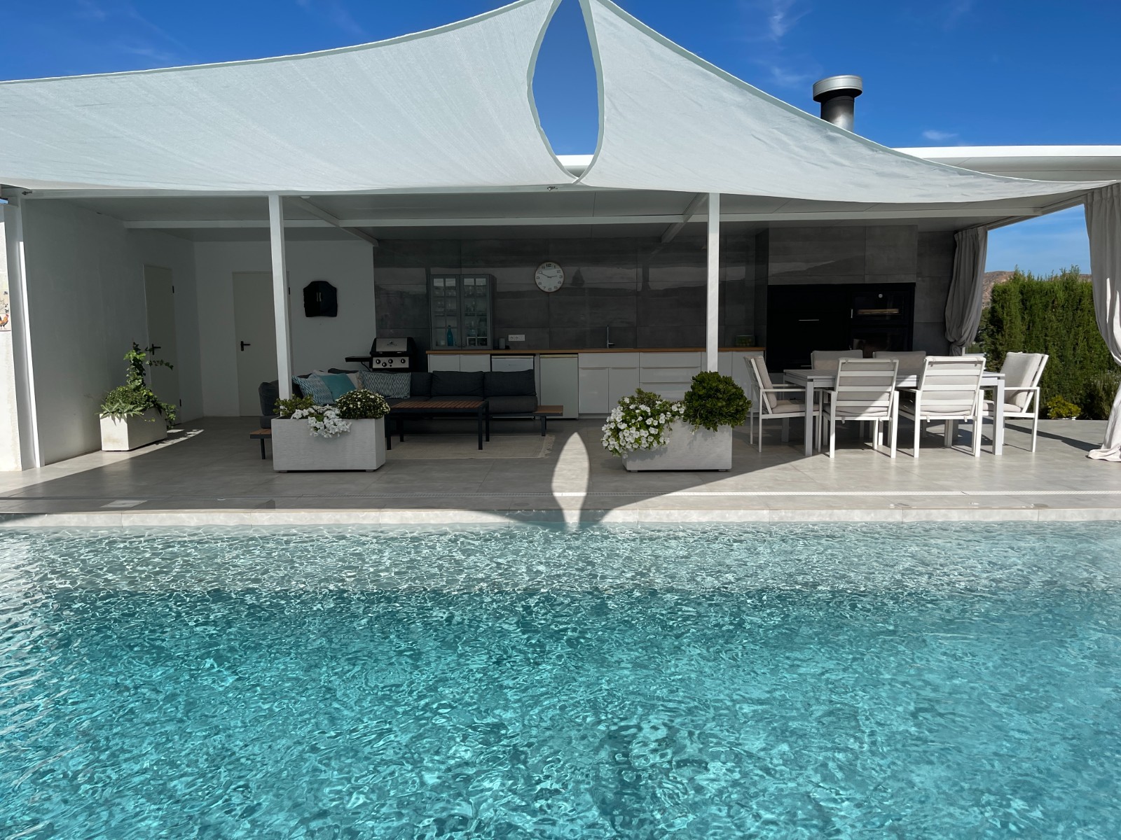 Garden in villa for sale in Orihuela