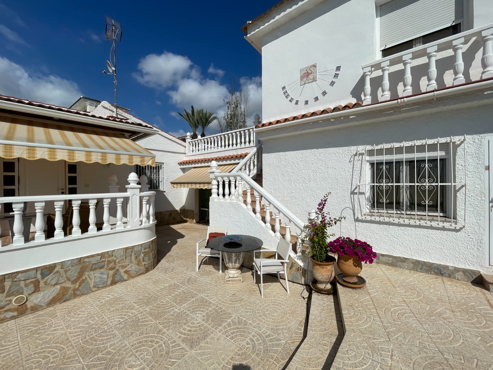 Terrace in villa for sale in Ciudad Quesada