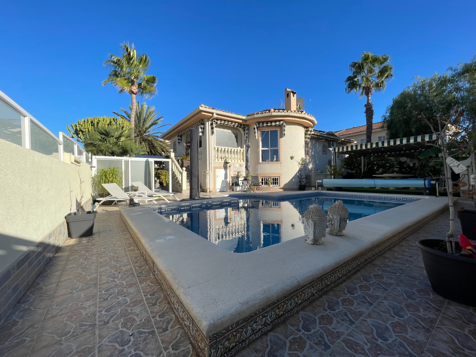 Charming Villa in Benijófar Located in a quiet and popular area between Rojales and Ciudad Quesada,