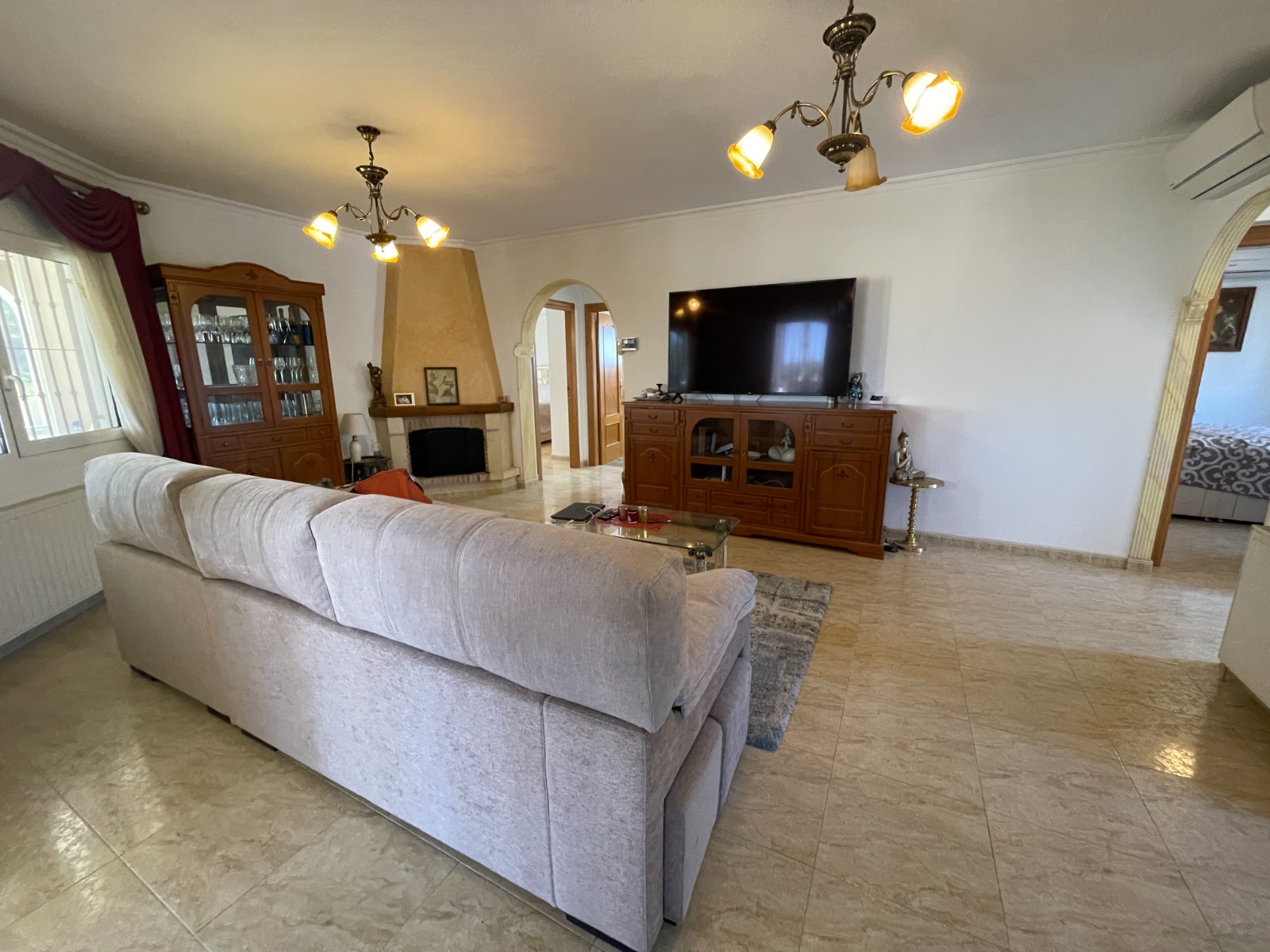 Bedroom in villa for sale in Catral