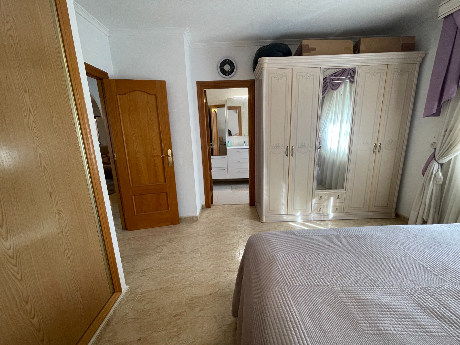 Master bedroom in villa for sale in Catral