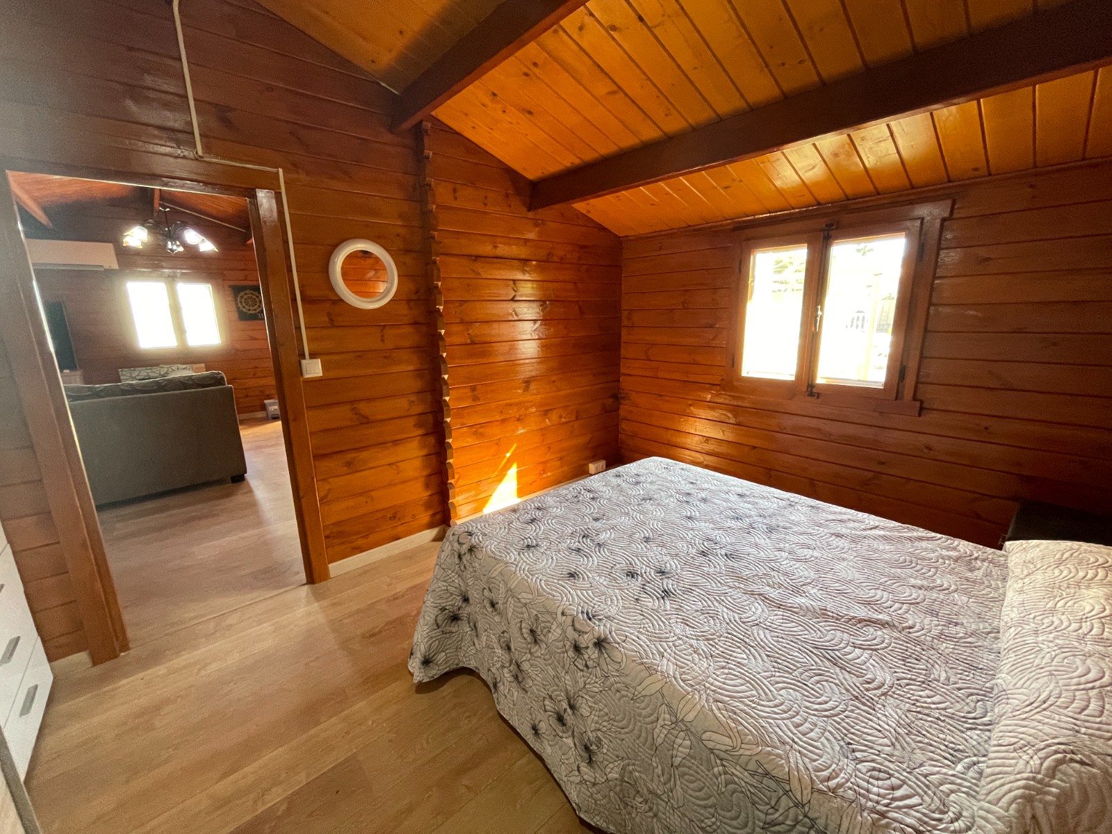 Master bedroom in villa for sale in Catral