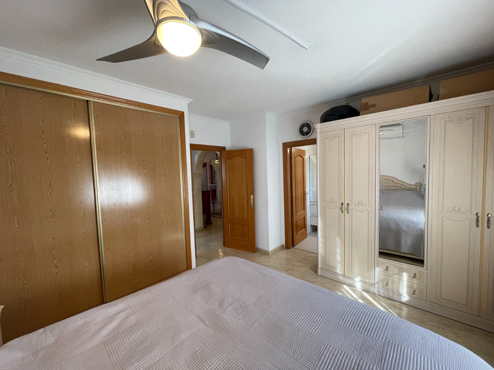 Pool area in villa for sale in Catral