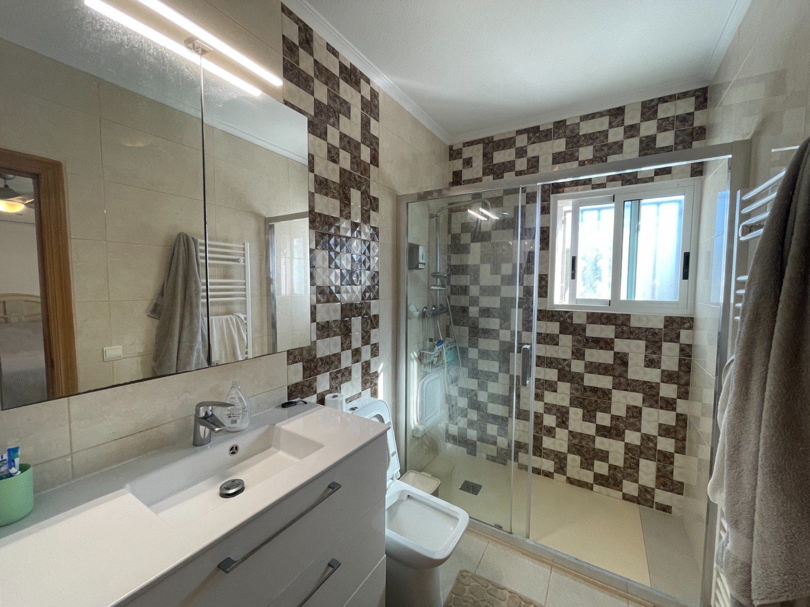 Bedroom in villa for sale in Catral