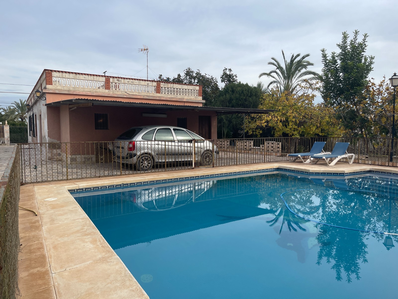 Garden in villa for sale in Elche