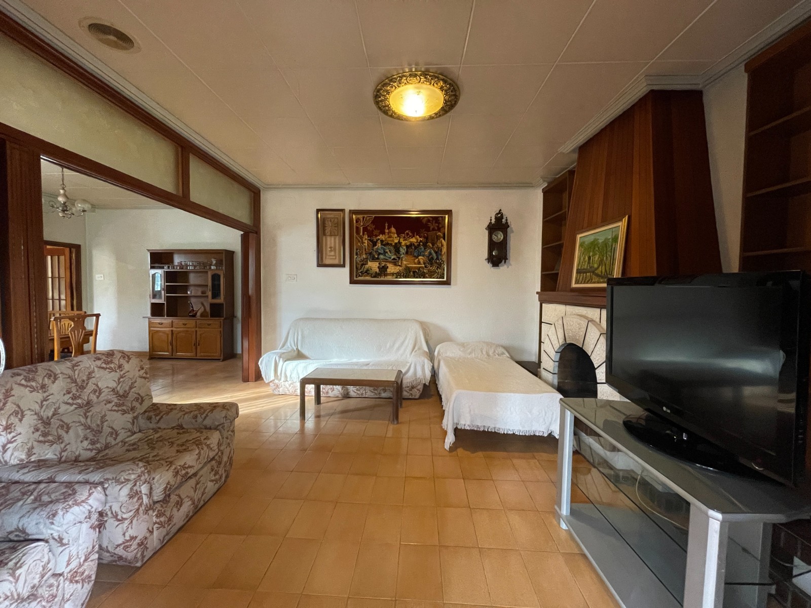 Bedroom in villa for sale in Elche