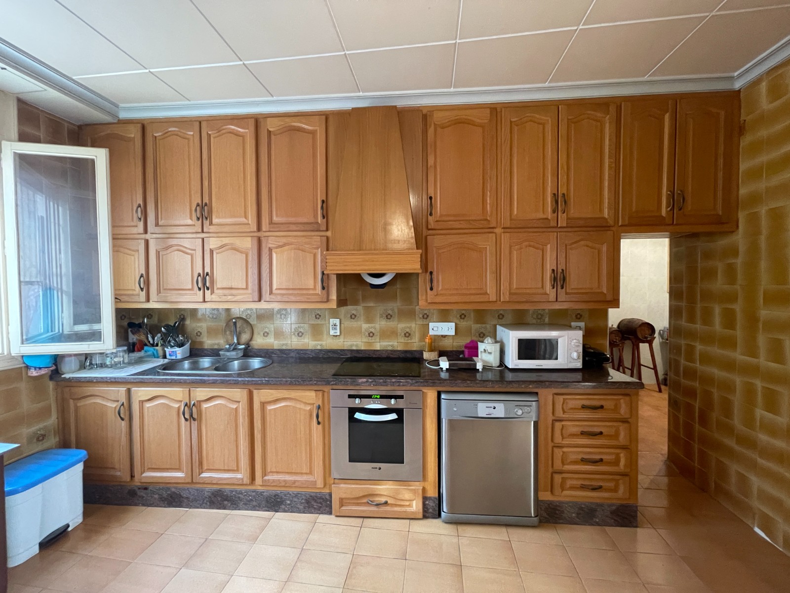 Master bedroom in villa for sale in Elche