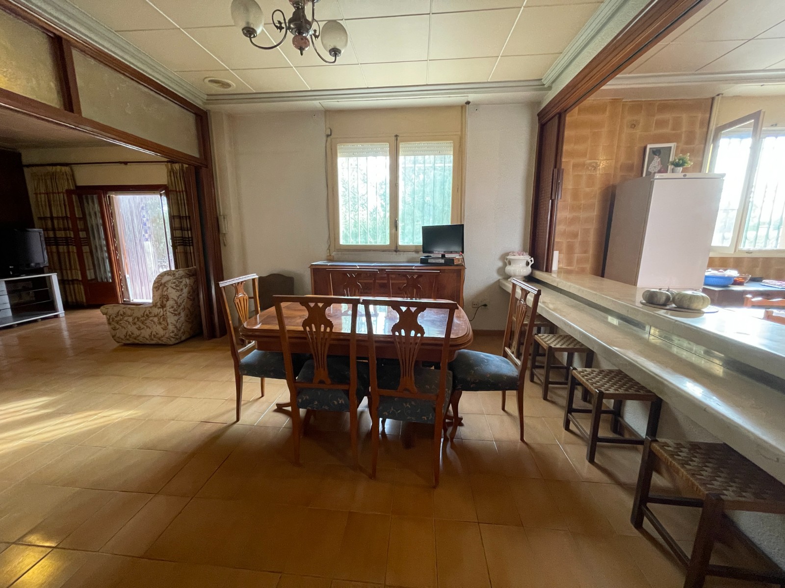 Pool area in villa for sale in Elche