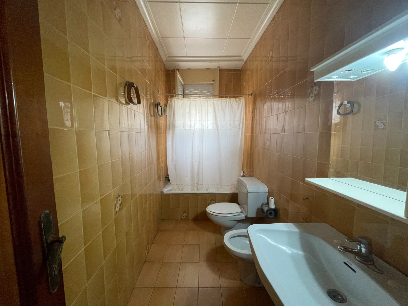 Bedroom in villa for sale in Elche