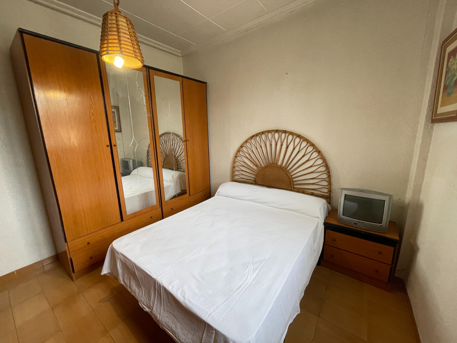 Master bedroom in villa for sale in Elche