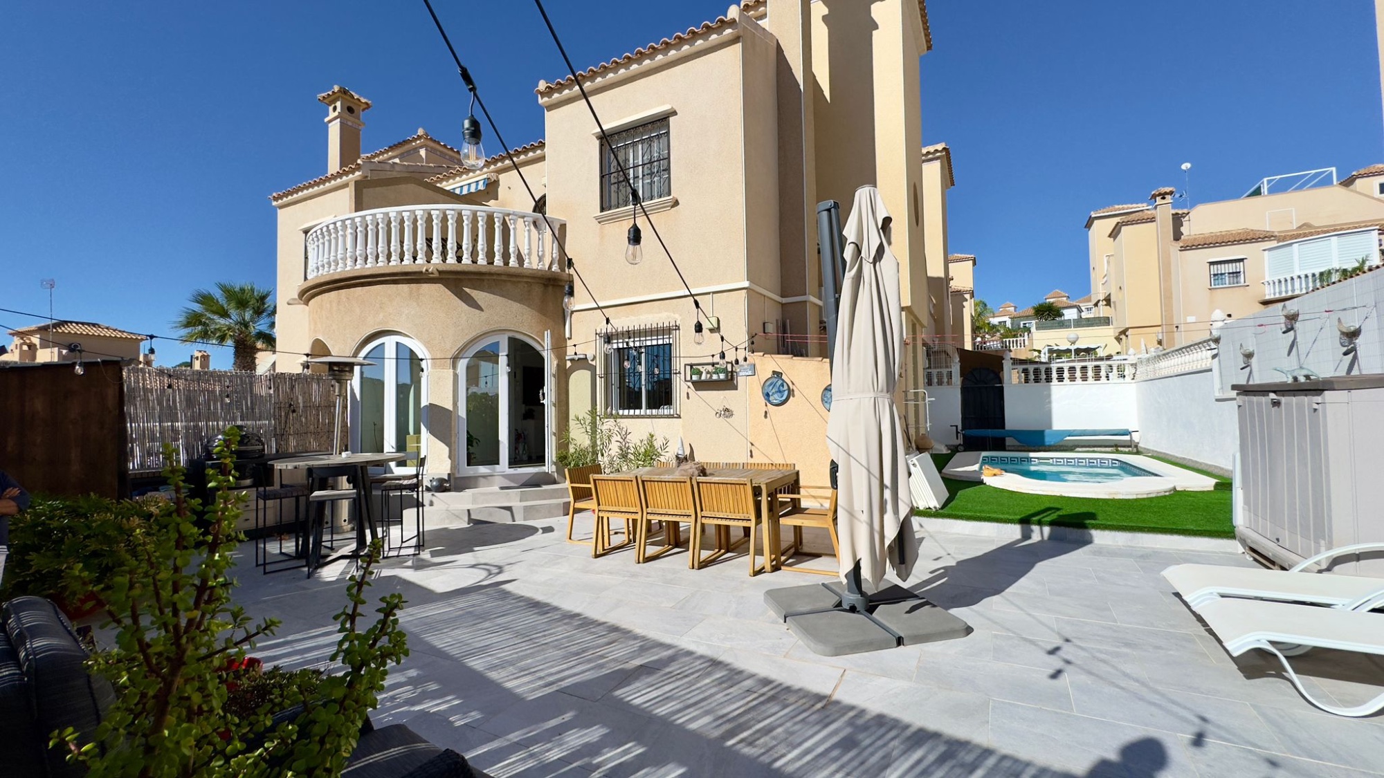 Bedroom in villa for sale in Orihuela Costa