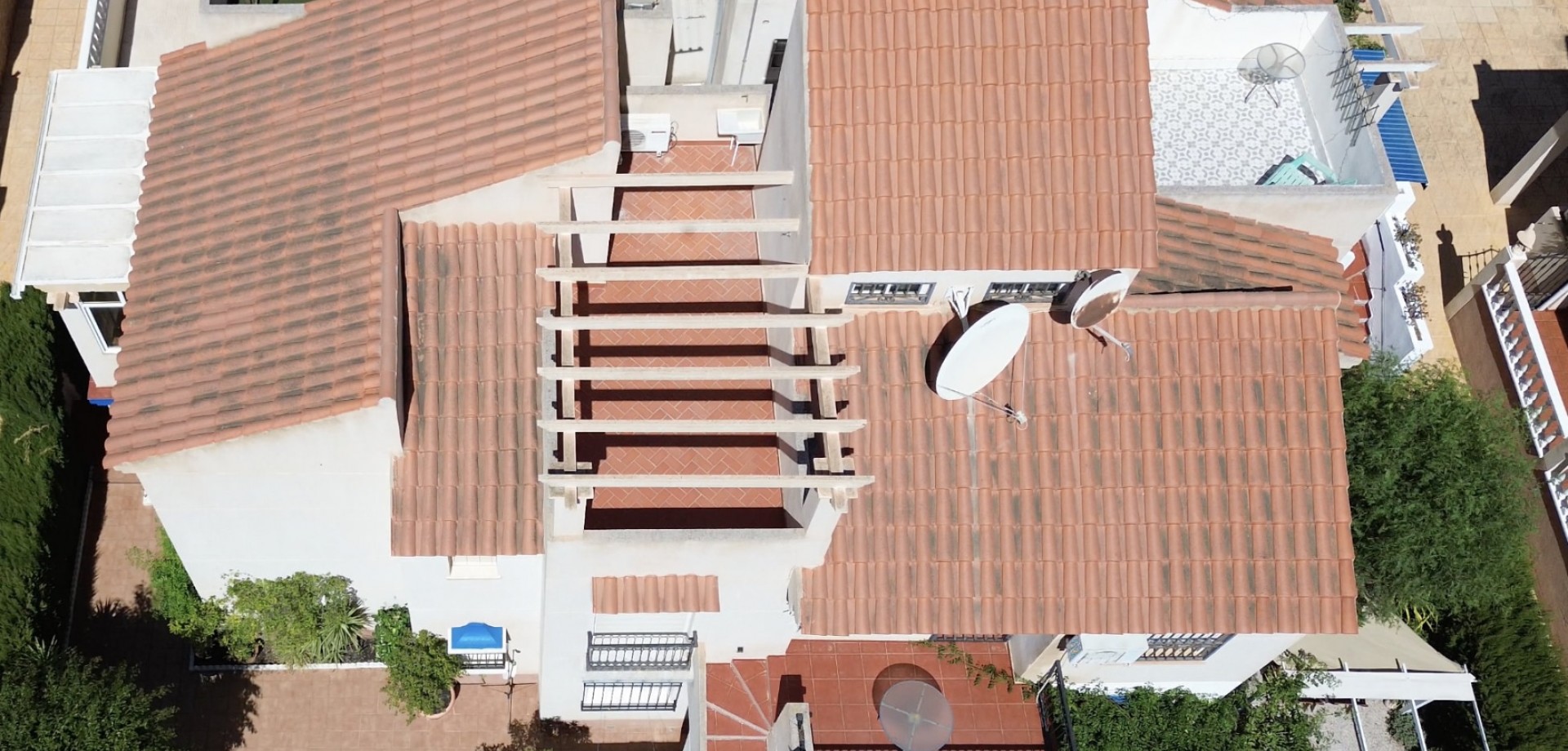 Located in the sought-after area of Playa Flamenca, this first-floor apartment offers incredible pot