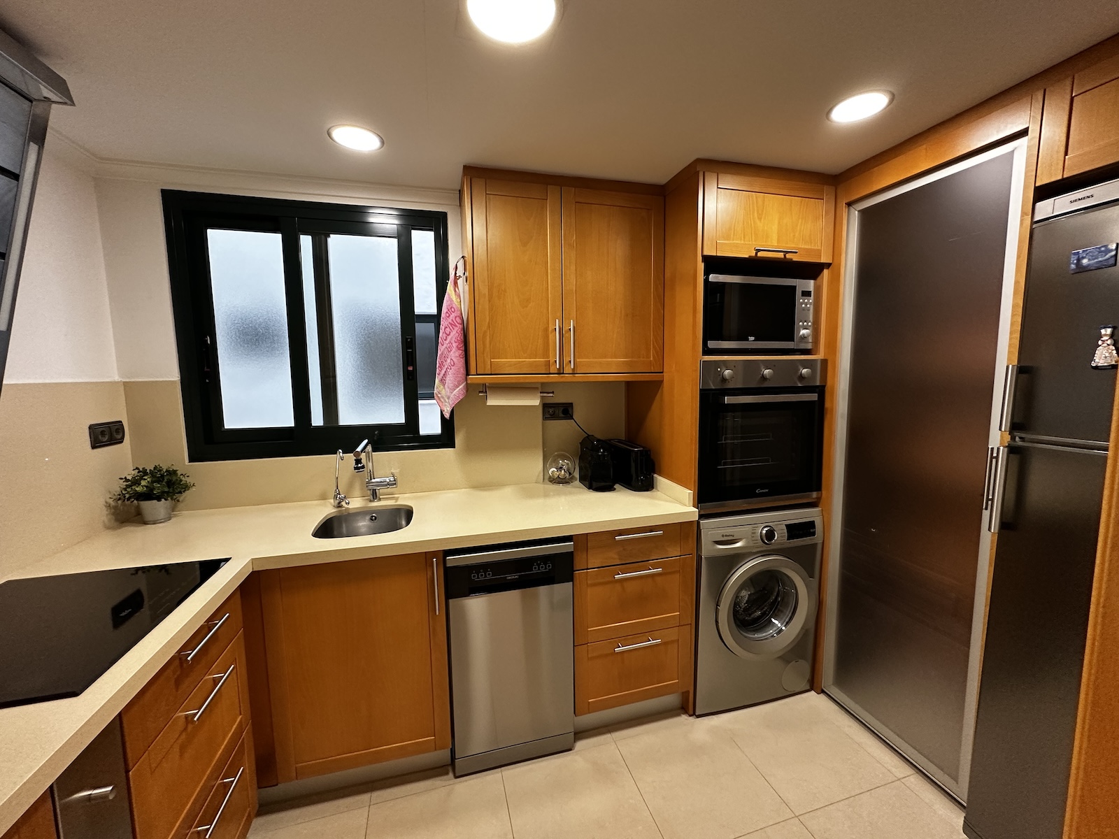 Apartment with sea views and only 100m from the beach