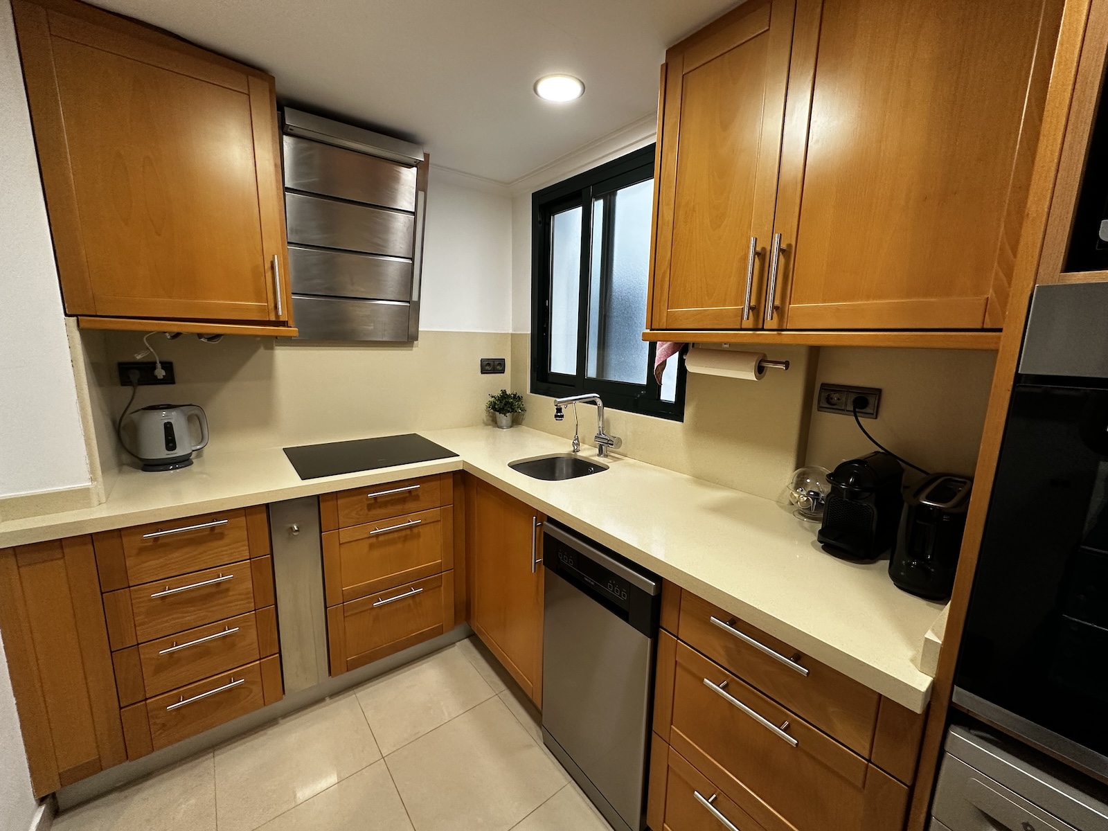 Apartment with sea views and only 100m from the beach