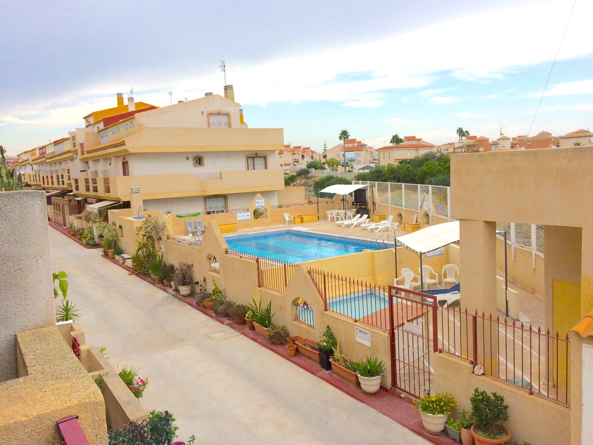 Discover this elegant three-storey townhouse, designed to be enjoyed all year round or as a holiday