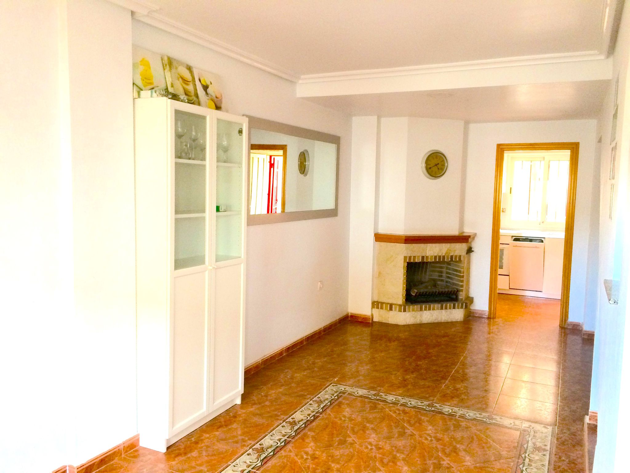 Discover this elegant three-storey townhouse, designed to be enjoyed all year round or as a holiday