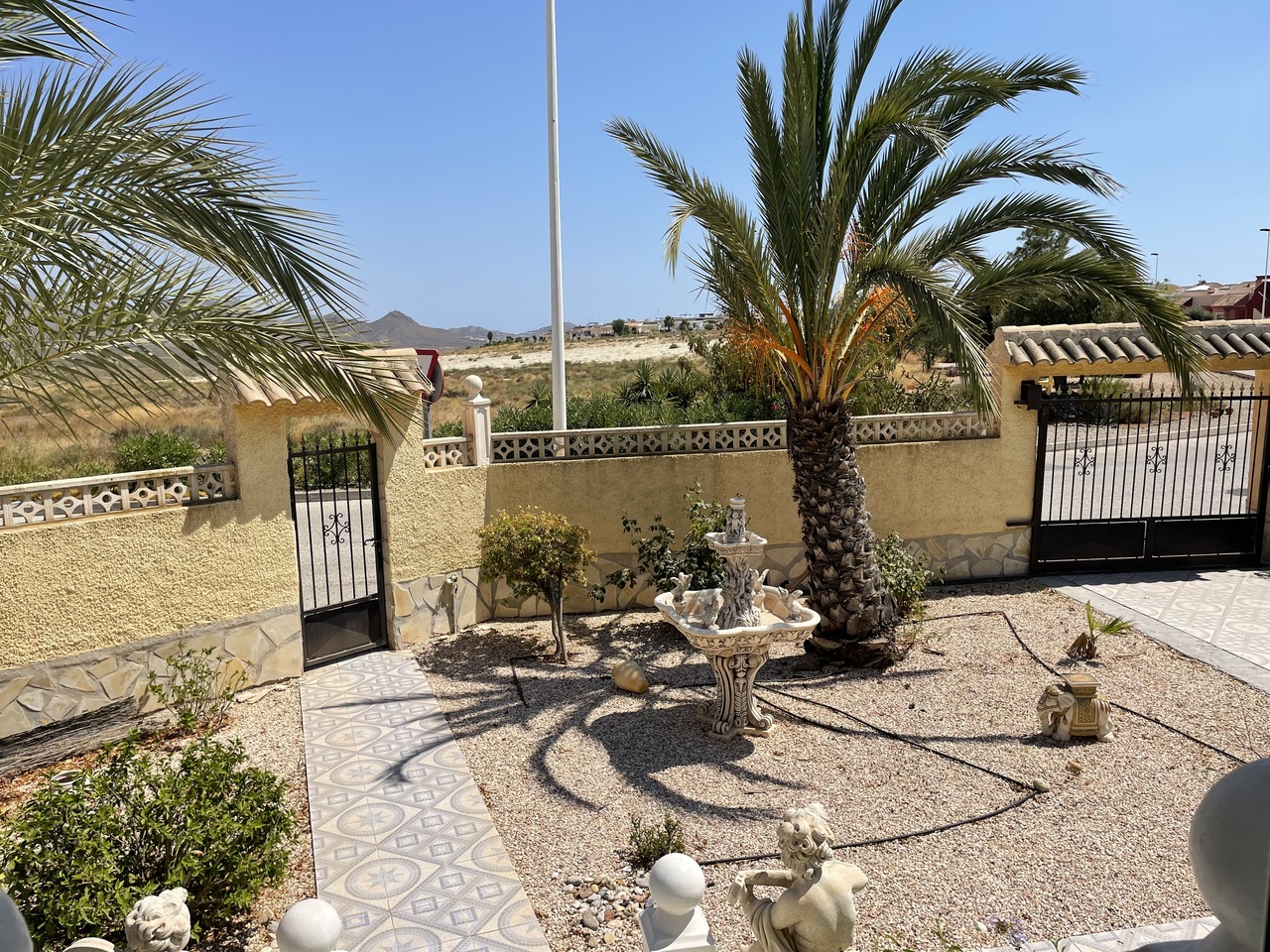 Garden in villa for sale in Camposol
