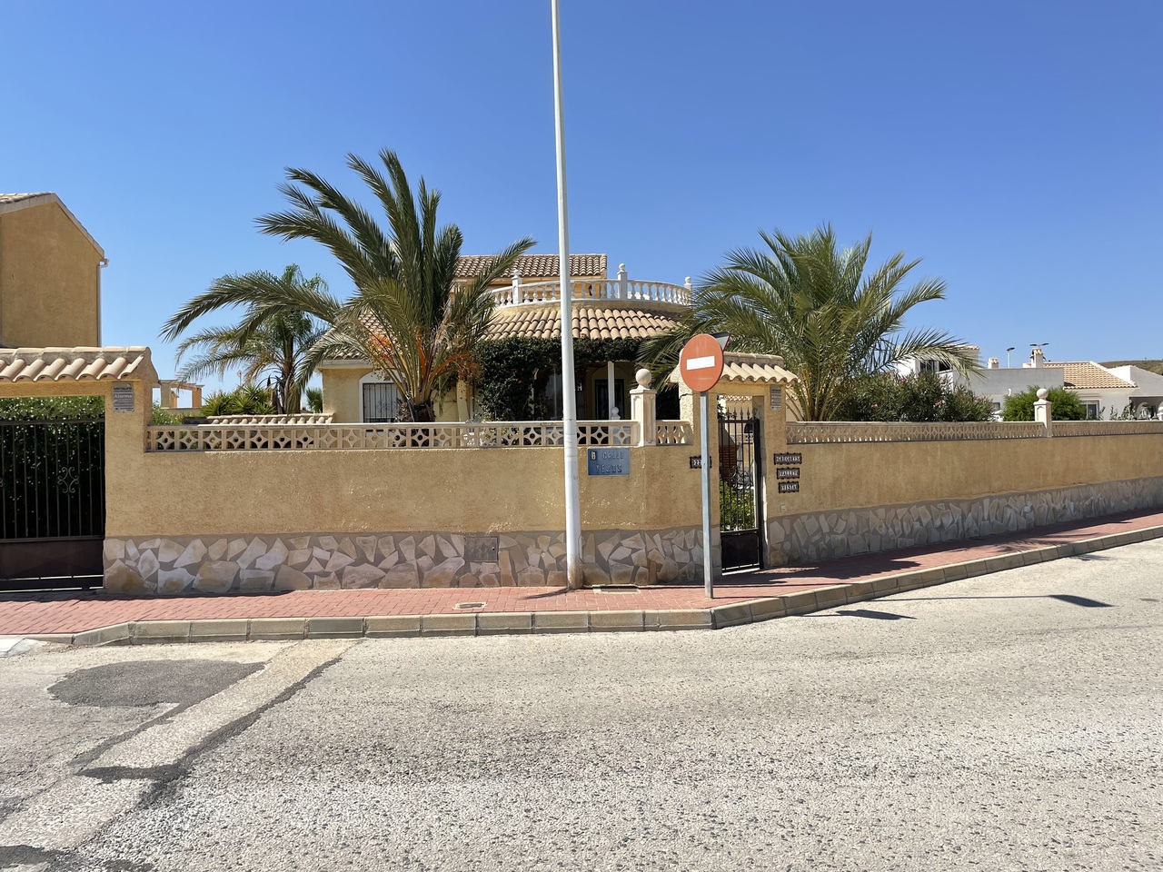 Dining area in villa for sale in Camposol