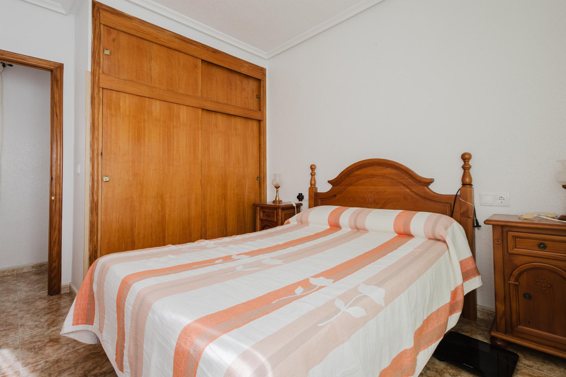 Bedroom in apartment for sale in Torrevieja