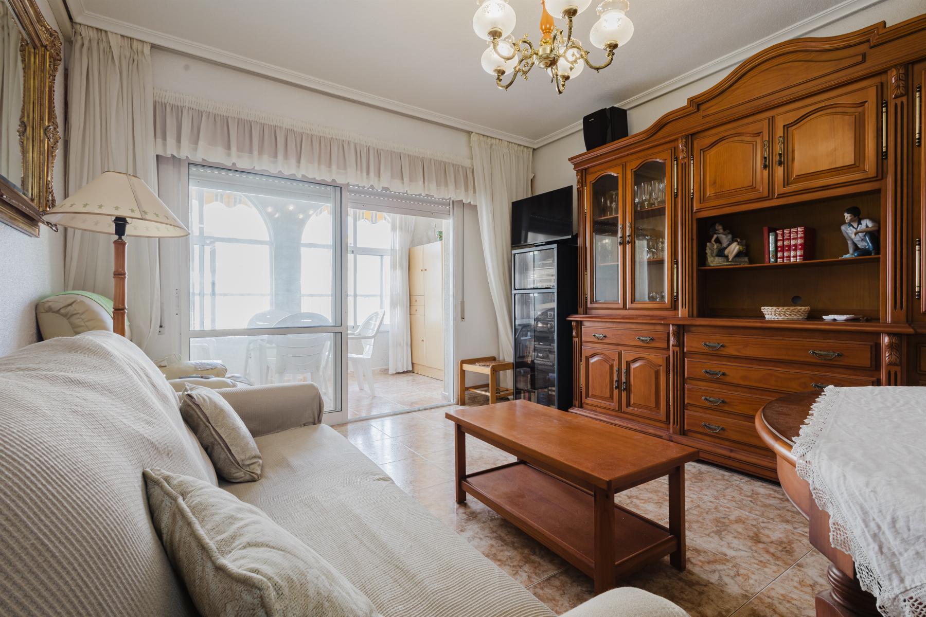 Bedroom in apartment for sale in Torrevieja