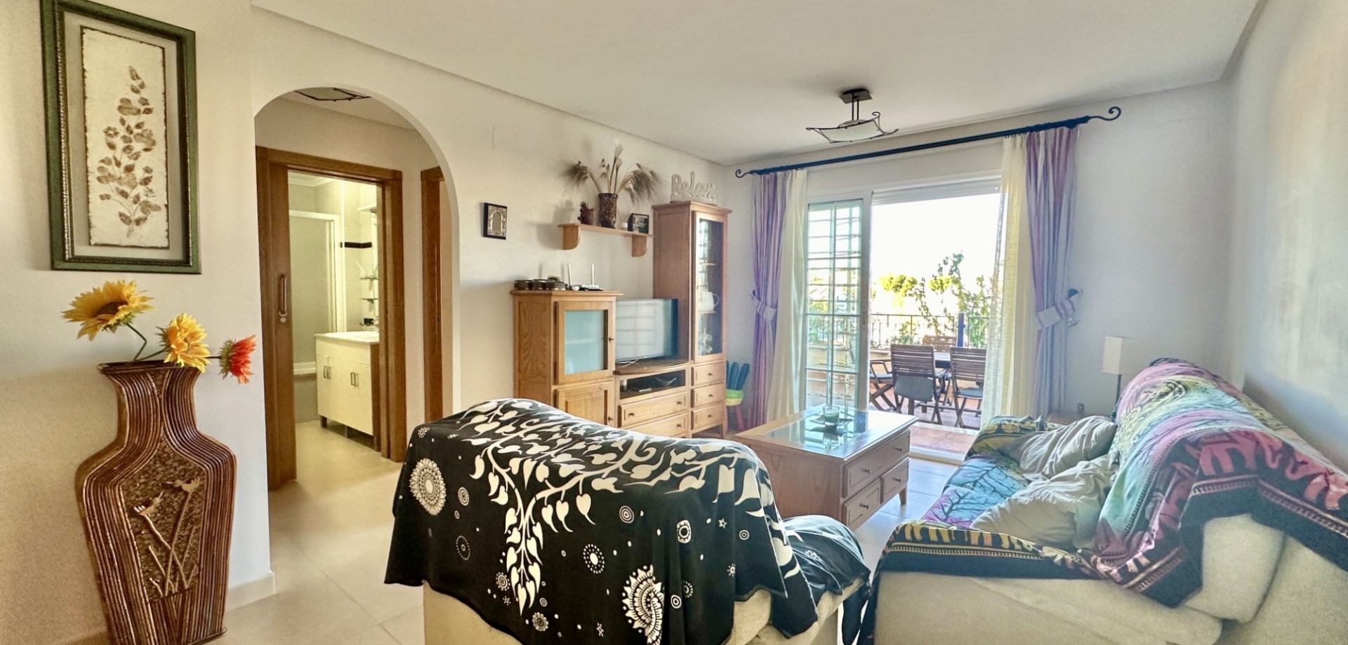 Bedroom in apartment for sale in Mil Palmeras