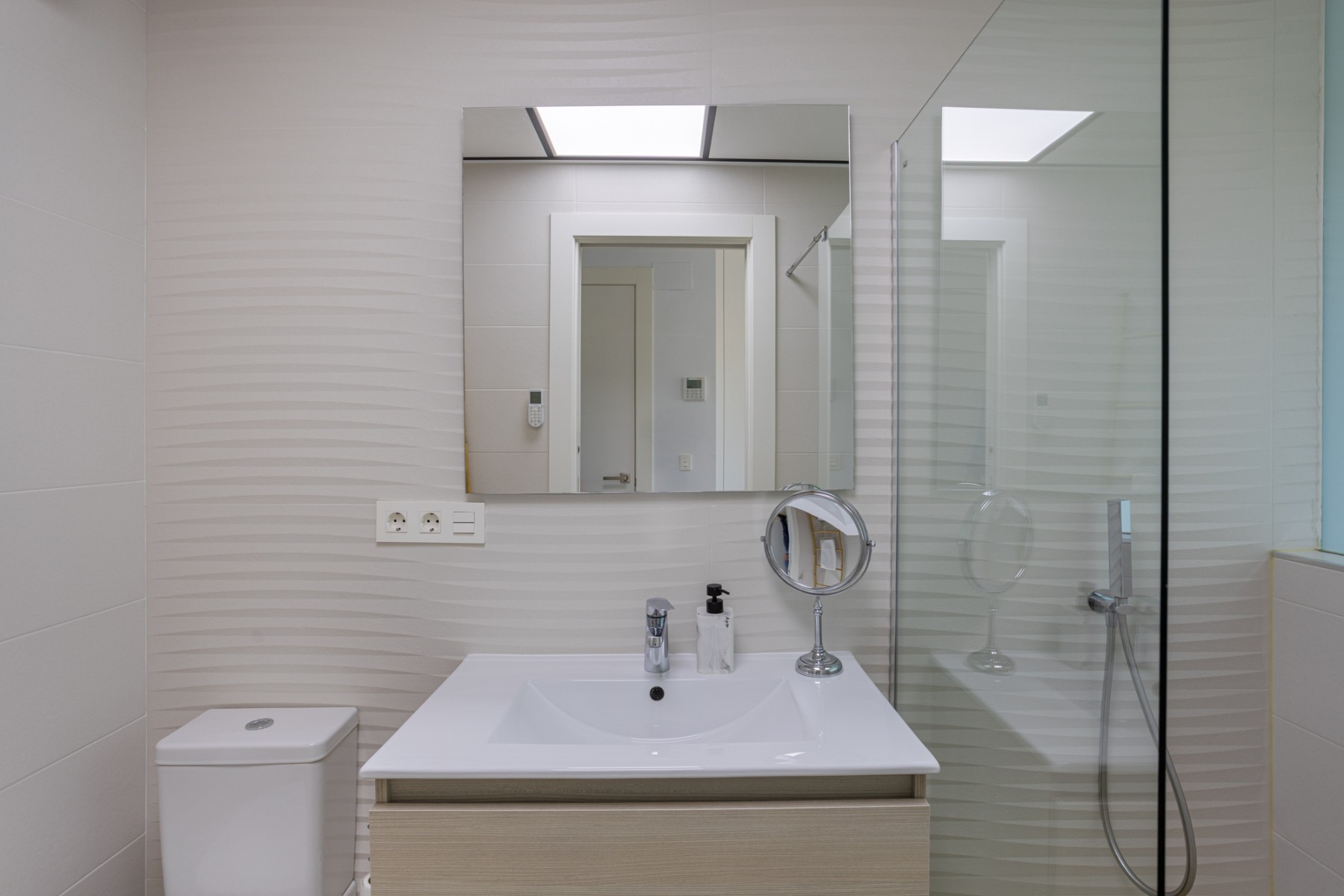 Master bedroom in villa for sale in Benijofar